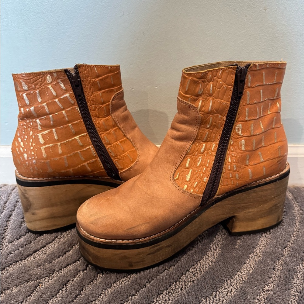 LUCERNA Brown Leather Shoes with Black Soles